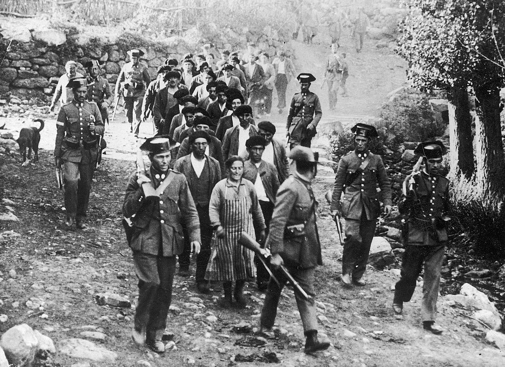 1024px-Column_of_Guardias_Civiles_during_the_1934_Asturian_Revolution,_Brañosera.jpg
