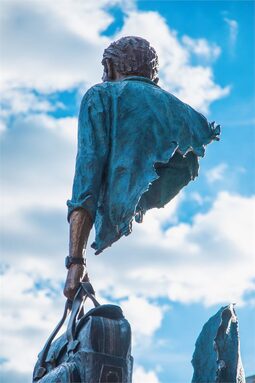 371798-bleu-de-chine-bruno-catalano-bleu-de-chine-les-voyageurs-2017-304-x-125-x-116-cm-bronze-fiche.jpg